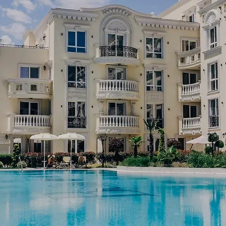 Amber Drop With A Pool Appartement